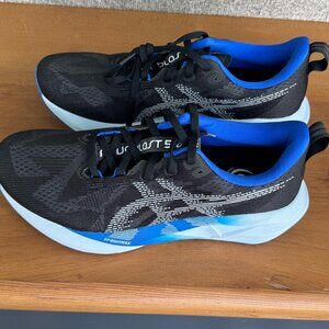 ASICS Novablast - Men's 8.5 US - BRAND NEW!